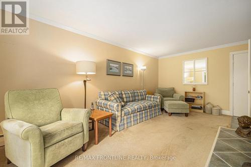 12 Glenview Crescent, Perth, ON - Indoor Photo Showing Living Room