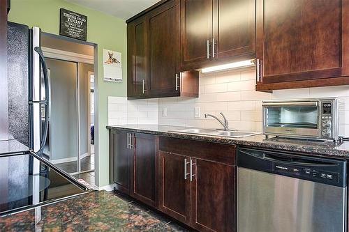 303-23 Lyndale Dr, Winnipeg, MB - Indoor Photo Showing Kitchen With Double Sink