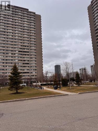 2405 - 715 DON MILLS ROAD , Toronto, Ontario M3C 1S5 2