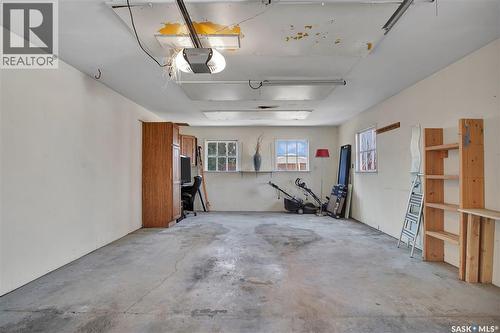 2406 Preston Avenue S, Saskatoon, SK - Indoor Photo Showing Garage
