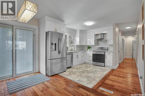 2406 Preston Avenue S, Saskatoon, SK - Indoor Photo Showing Kitchen