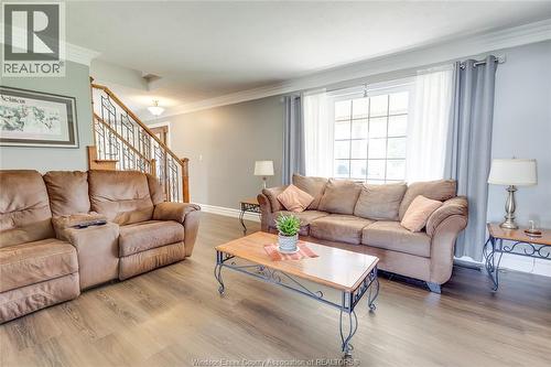503 Regent, St. Clair Beach, ON - Indoor Photo Showing Living Room