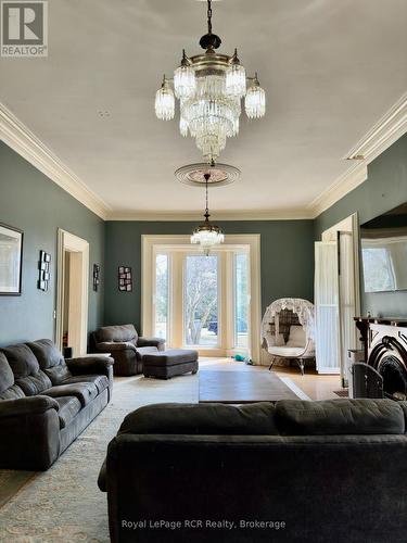 388 Durham Road E, West Grey, ON - Indoor Photo Showing Living Room