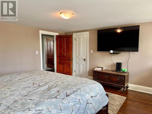 388 Durham Road E, West Grey, ON - Indoor Photo Showing Bedroom