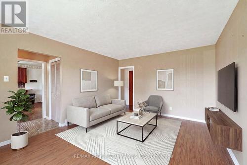 529 Anthony Street, Cornwall, ON - Indoor Photo Showing Living Room