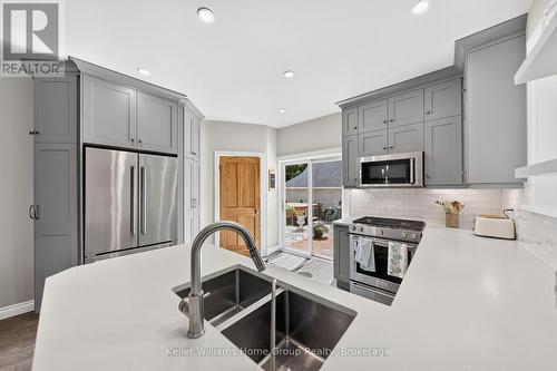 22 Sophia Street, Centre Wellington (Elora/Salem), ON - Indoor Photo Showing Kitchen With Double Sink With Upgraded Kitchen