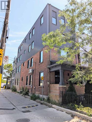 5 - 189 SHERIDAN AVENUE , Toronto, Ontario M6H 3M5 2