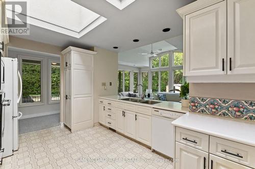521 Vanessa Crescent, Mississauga, ON - Indoor Photo Showing Kitchen With Double Sink