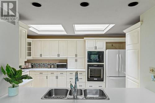 521 Vanessa Crescent, Mississauga, ON - Indoor Photo Showing Kitchen