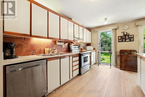 41 Aldgate Crescent, Ottawa, ON - Indoor Photo Showing Kitchen With Double Sink