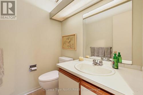 Main floor powder room - 41 Aldgate Crescent, Ottawa, ON - Indoor Photo Showing Bathroom