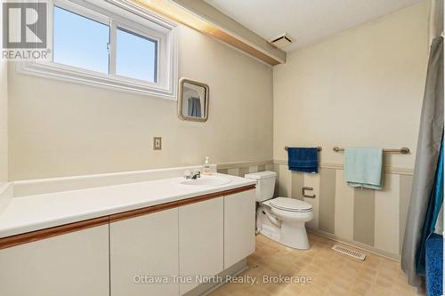 2nd floor main bath - 41 Aldgate Crescent, Ottawa, ON - Indoor Photo Showing Bathroom