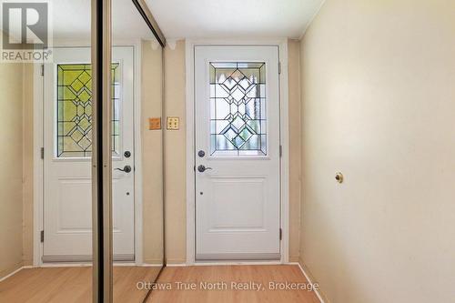 Enclosed foyer - 41 Aldgate Crescent, Ottawa, ON - Indoor Photo Showing Other Room
