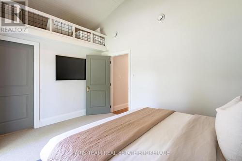 27 Poplar Crescent, Ramara, ON - Indoor Photo Showing Bedroom