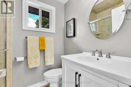 2250 Urbandale Drive, Ottawa, ON - Indoor Photo Showing Bathroom