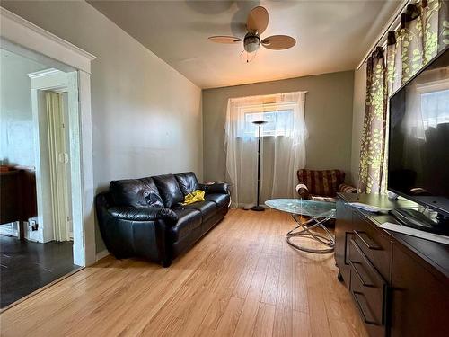 374 Des Meurons Street, Winnipeg, MB - Indoor