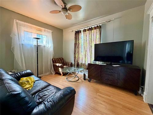 374 Des Meurons Street, Winnipeg, MB - Indoor