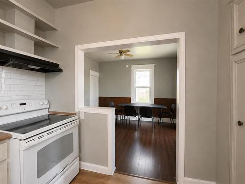374 Des Meurons Street, Winnipeg, MB - Indoor Photo Showing Kitchen