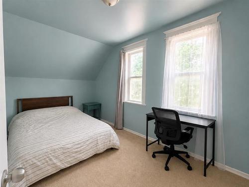 374 Des Meurons Street, Winnipeg, MB - Indoor Photo Showing Bedroom