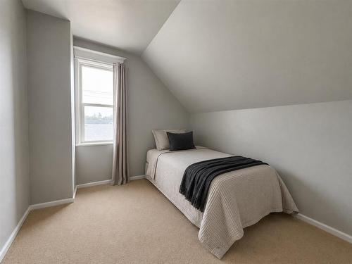 374 Des Meurons Street, Winnipeg, MB - Indoor Photo Showing Bedroom