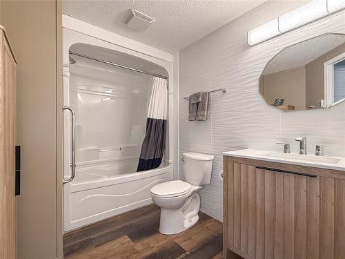 37 Eagle Way, Brandon, MB - Indoor Photo Showing Bathroom