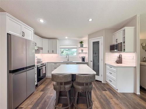 37 Eagle Way, Brandon, MB - Indoor Photo Showing Kitchen