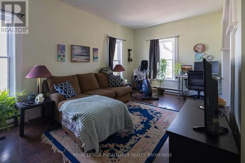 24 Perth Street, Rideau Lakes, ON - Indoor Photo Showing Living Room