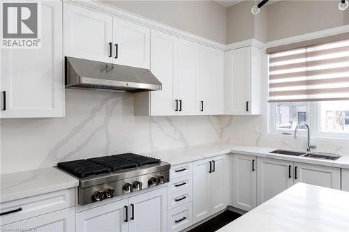 175 Burloak Drive W, Oakville, ON - Indoor Photo Showing Kitchen With Double Sink With Upgraded Kitchen