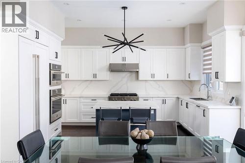 175 Burloak Drive W, Oakville, ON - Indoor Photo Showing Kitchen With Upgraded Kitchen