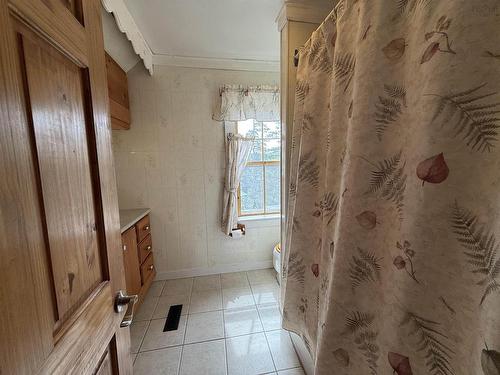 22 Hogg Lane, Sheet Harbour, NS - Indoor Photo Showing Bathroom