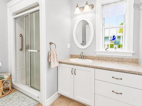 12 Beckwith                Berwick, Ns, Berwick, NS - Indoor Photo Showing Bathroom