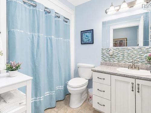 12 Beckwith                Berwick, Ns, Berwick, NS - Indoor Photo Showing Bathroom