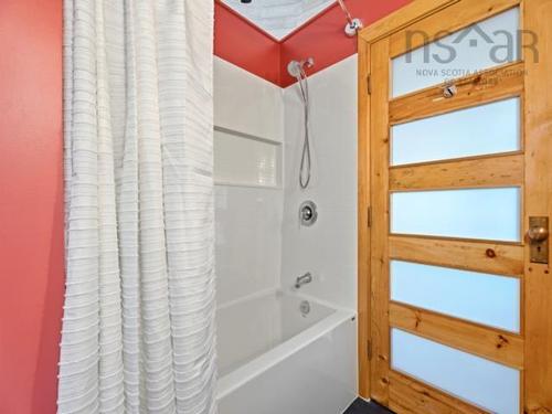 1371 Lighthouse Road, Digby, NS - Indoor Photo Showing Bathroom