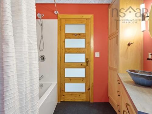 1371 Lighthouse Road, Digby, NS - Indoor Photo Showing Bathroom