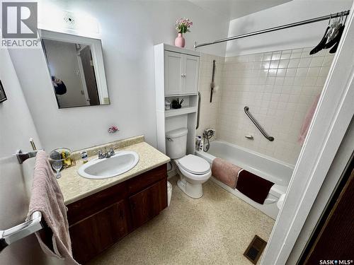 A & B 129 1St Avenue W, Margo, SK - Indoor Photo Showing Bathroom