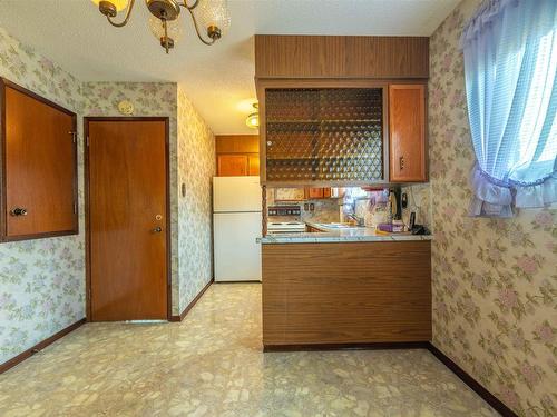 283 Carl Avenue E, Thunder Bay, ON - Indoor Photo Showing Kitchen
