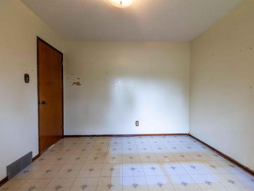 283 Carl Avenue E, Thunder Bay, ON - Indoor Photo Showing Other Room
