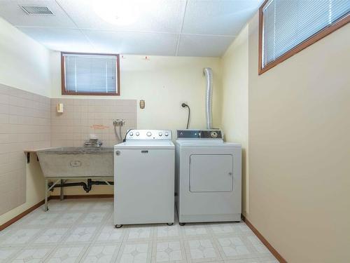 283 Carl Avenue E, Thunder Bay, ON - Indoor Photo Showing Laundry Room
