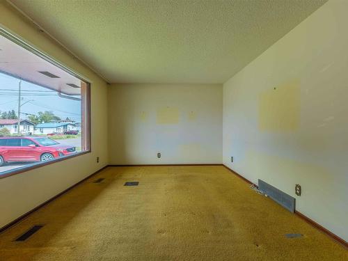 283 Carl Avenue E, Thunder Bay, ON - Indoor Photo Showing Other Room