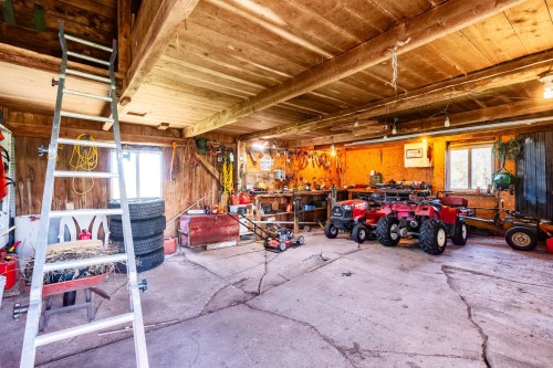 Garage - 241 Ch. Des Belles-Amours, L'Islet, QC - Indoor Photo Showing Other Room