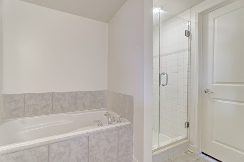 Bathroom - 2009-650 Rue Jean-D'Estrées, Montréal (Ville-Marie), QC - Indoor Photo Showing Bathroom