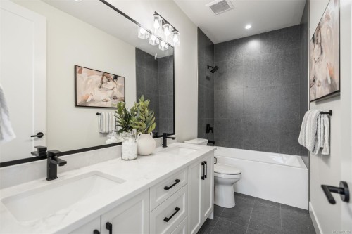830 Blackbird Pl, Langford, BC - Indoor Photo Showing Bathroom