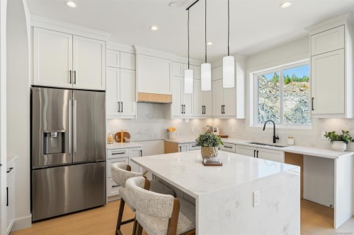 830 Blackbird Pl, Langford, BC - Indoor Photo Showing Kitchen With Upgraded Kitchen