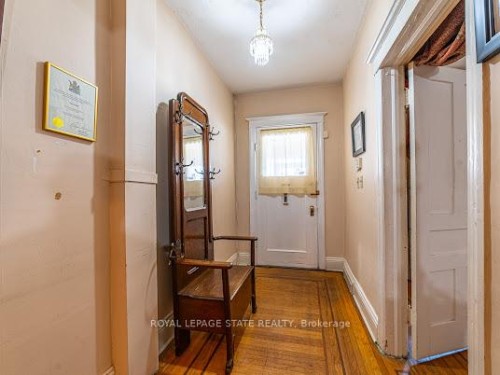 35 Sherman Avenue N, Hamilton, ON - Indoor Photo Showing Other Room