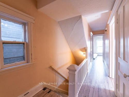 35 Sherman Avenue N, Hamilton, ON - Indoor Photo Showing Other Room