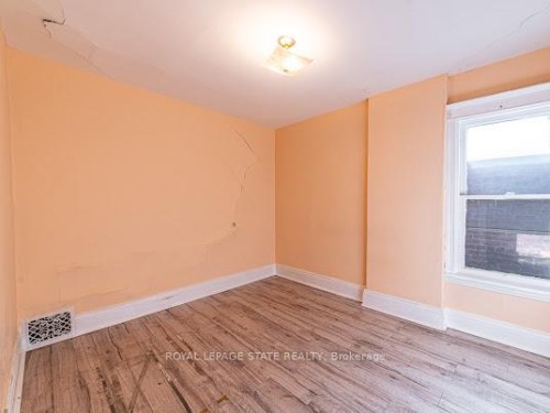 35 Sherman Avenue N, Hamilton, ON - Indoor Photo Showing Other Room