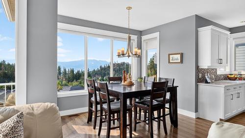 2425 Tallus Heights Drive, West Kelowna, BC - Indoor Photo Showing Dining Room