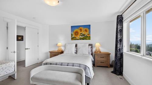 2425 Tallus Heights Drive, West Kelowna, BC - Indoor Photo Showing Bedroom