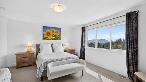 2425 Tallus Heights Drive, West Kelowna, BC - Indoor Photo Showing Bedroom