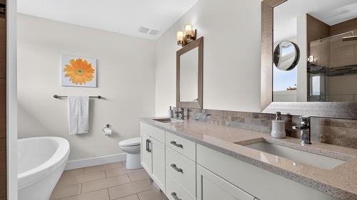 2425 Tallus Heights Drive, West Kelowna, BC - Indoor Photo Showing Bathroom